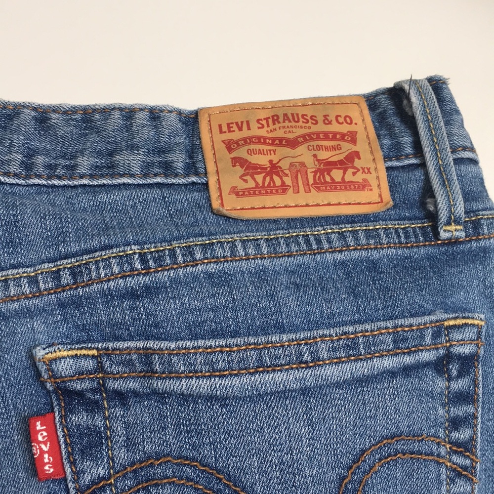 Levi boyfriend fit jeans!!